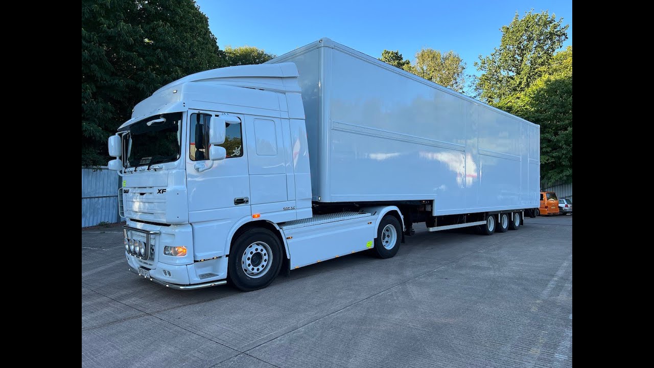 Race Truck 2 - Race Car Transporter with Living Accommodation