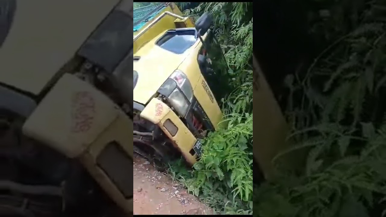 DERITA DAN DUKA SARJANA JALANAN KETIKA MELEWATI JALAN DI MUSIM HUJAN DAN CUKUP EXTRIMS
