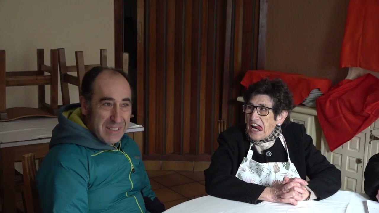 Sentados delante de unos merdosos con Aurita y Jes&uacute;s  de Hostal Remo&ntilde;a