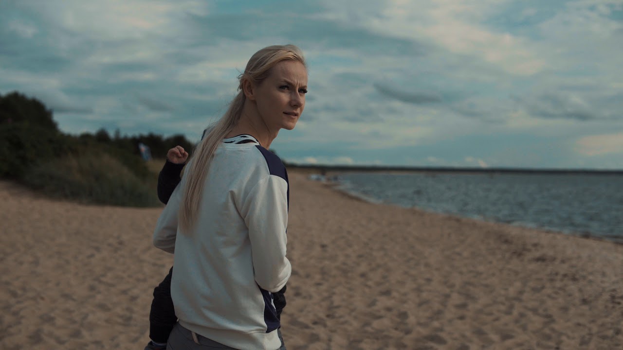 4K Walk to the beach. Sony a6300 + Sigma 30mm 1.4 + ND