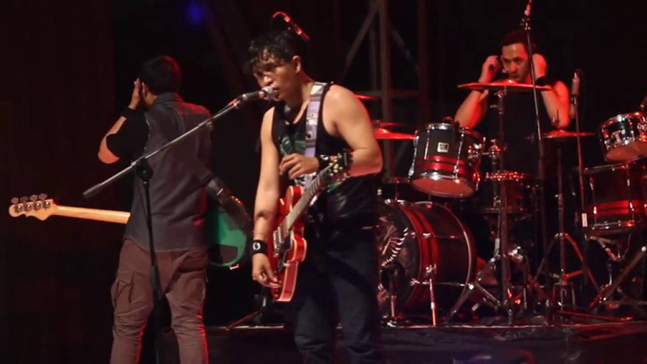 13. Berbeda Adalah Pilihan ft. Roy Jeconiah