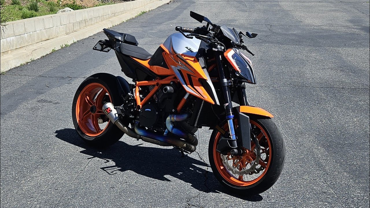 2022 KTM 1290 Super Duke R Evo Review