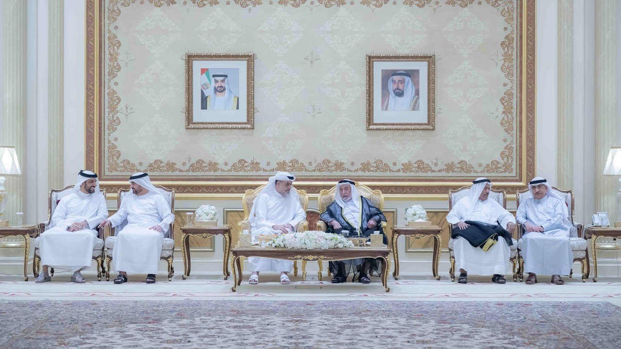 حاكم الشارقة يستقبل المهنئين بالشهر المبارك في قصر البديع العامر