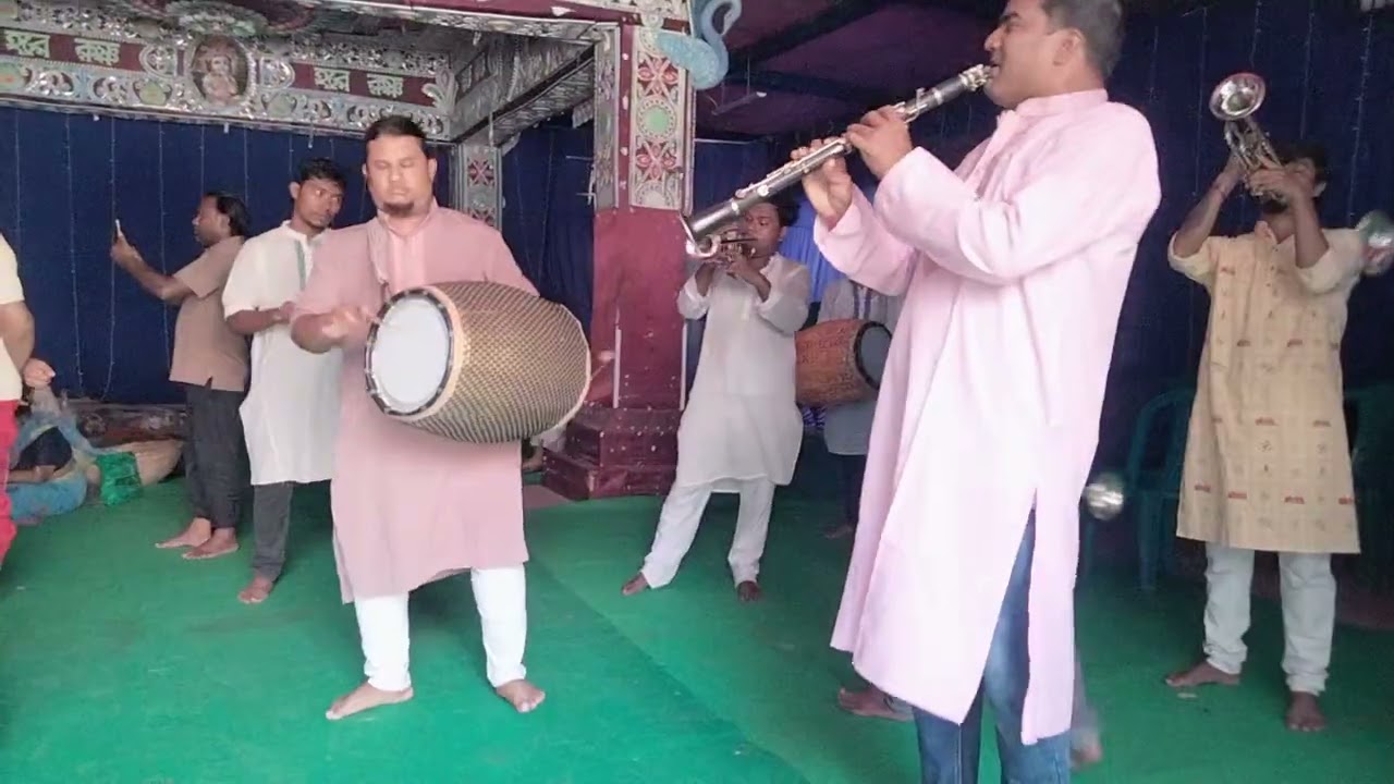 নগেন ভাইয়ের অসাধারণ বাজনা। 