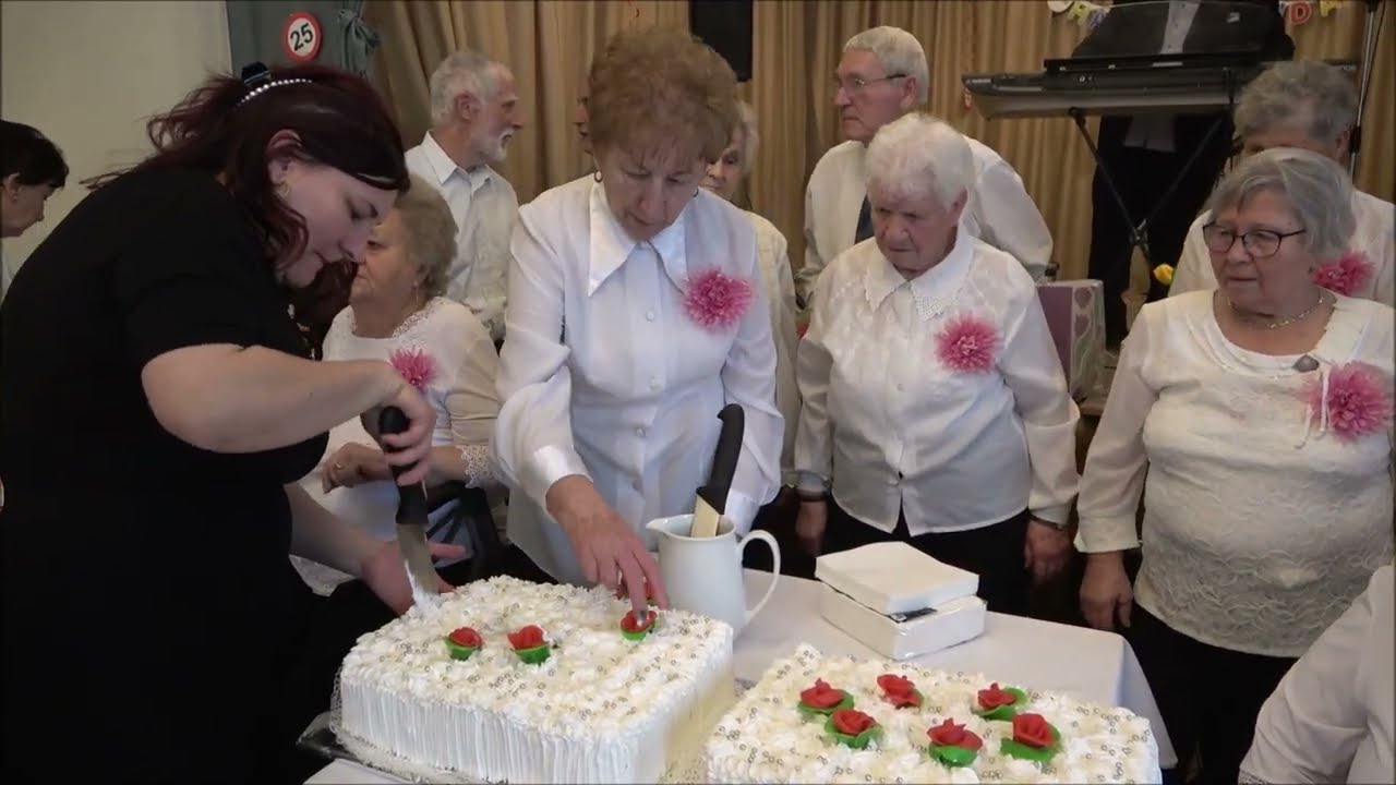 06  Ünnepi torta, szép, izében csodálatos mind a kettő. Sokorópátkai Őszidő Nyugdíjas Klub 25 éves.