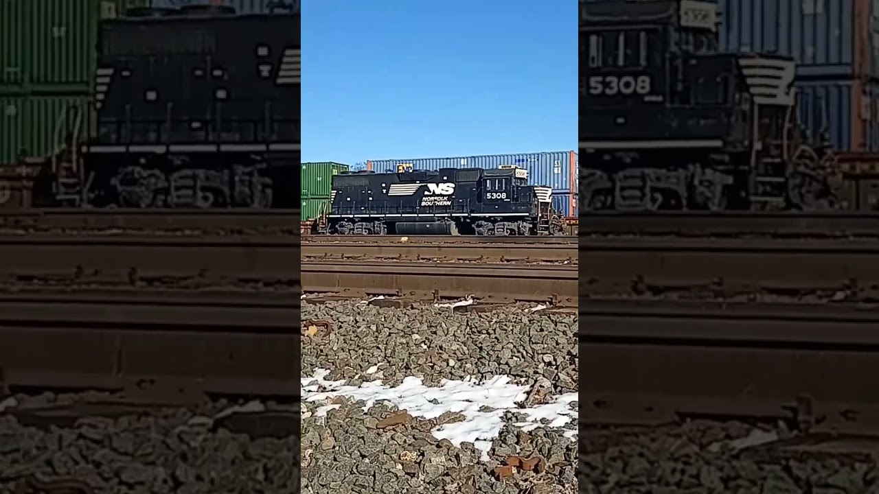 NS Movement #railfun #railway #railnatter #railroad #railfununlimited #train #automobile #rail