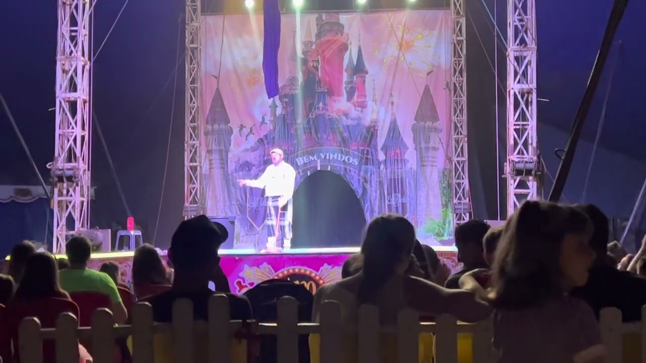 Os palhaços parafuso e coca cola circo encantado