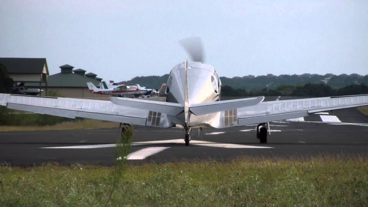 Small tail dragger takeoff from Lakeway Airpark