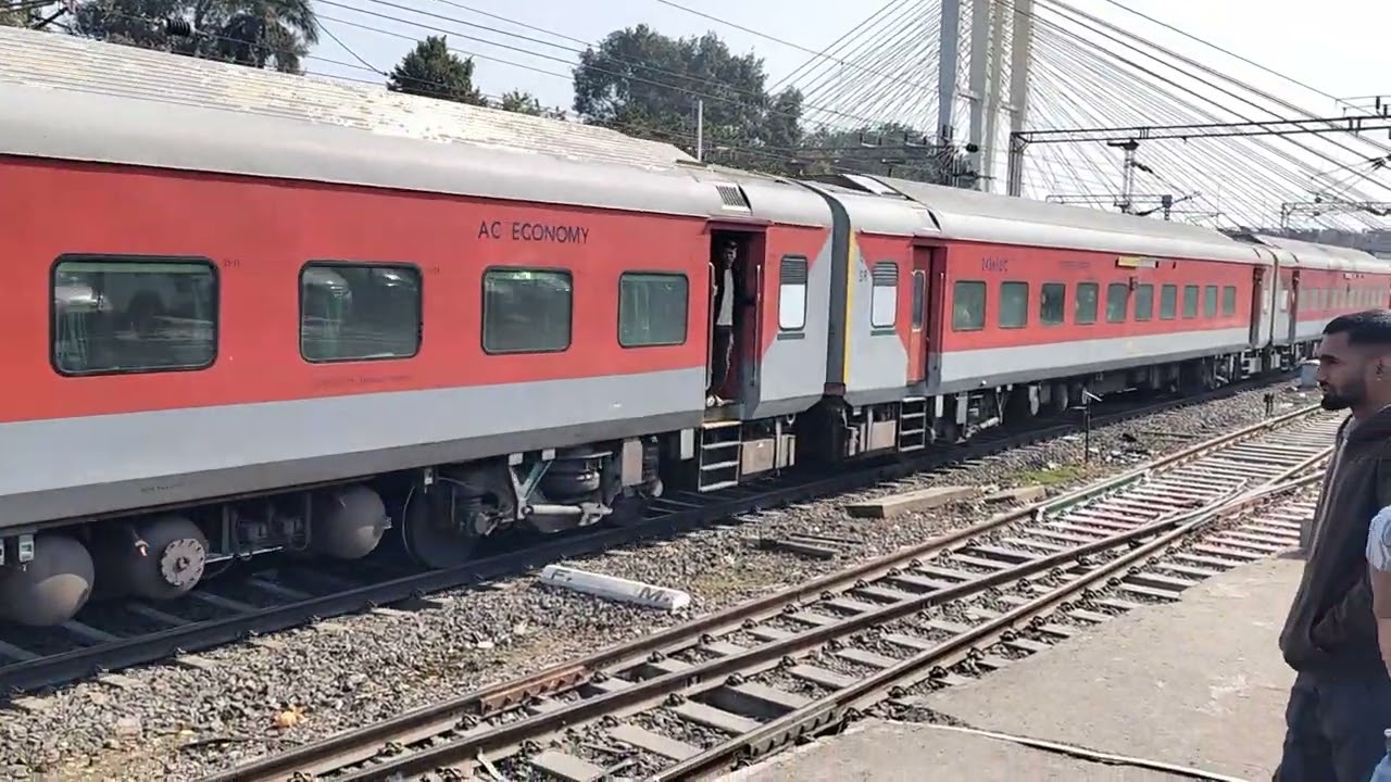 M.G.R Chennai Central - New Delhi, Tamilnadu Express Leaving NGP Jn. 
