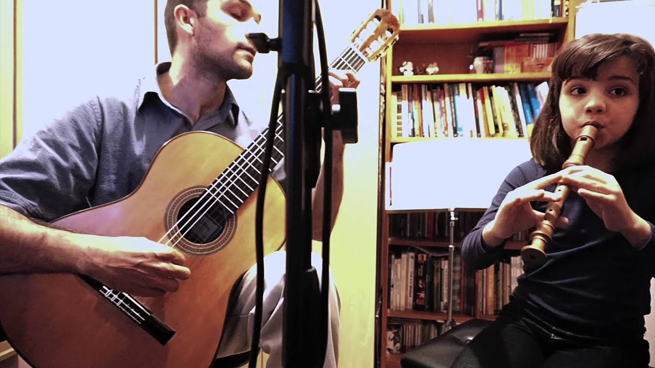 J.S.Bach - Minueto 114 - Duo Júlia e Thiago Abdalla