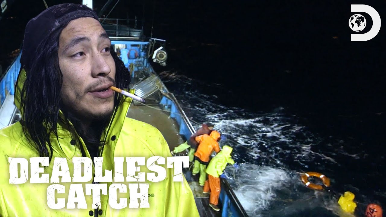 New Crew Gets Their Sea Legs | Deadliest Catch | Discovery
