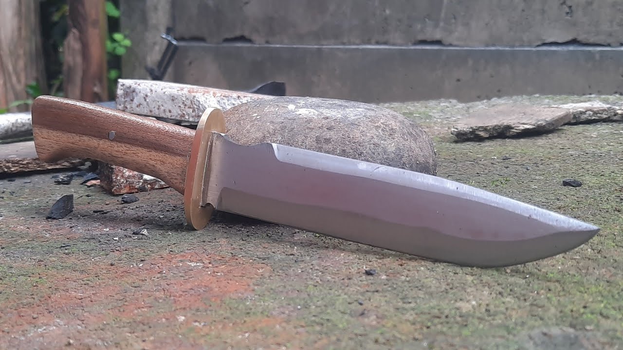 Cuchillo artesanal con un rodamiento