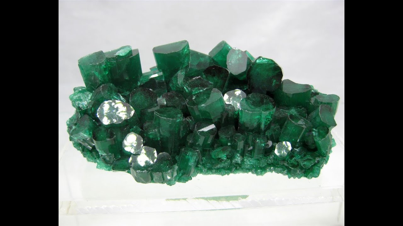 Chatham Emerald Cluster, 566 carats, from the days of Carroll Chatham, (Video #1)