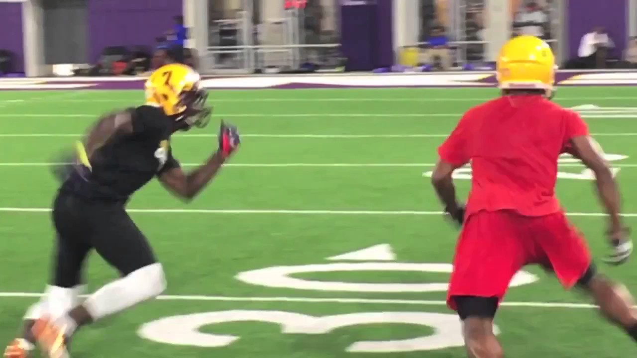 Ja'Marr Chase dominates defenders at LSU's camps
