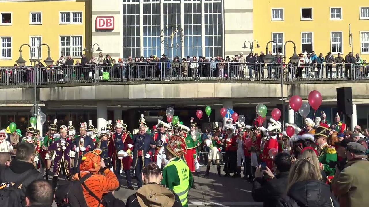 Rosenmontagsumzug der Foaset in Fulda 2025 - Zugstart am Bahnhof mit 
