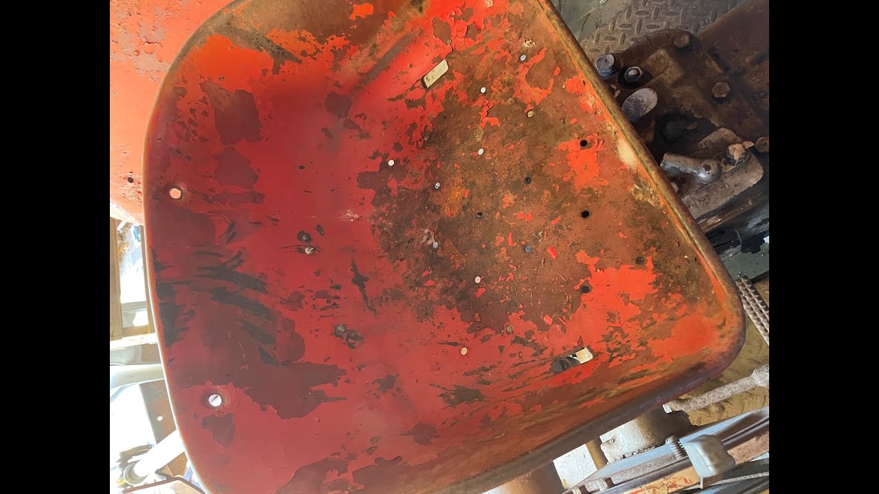 Painting tractor seat - Massey Ferguson 135