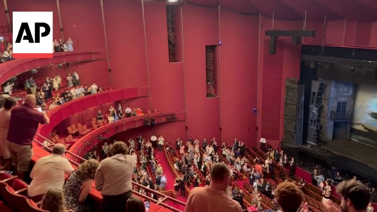 Trump booed and cheered at Kennedy Center while attending 'Les Misérables'