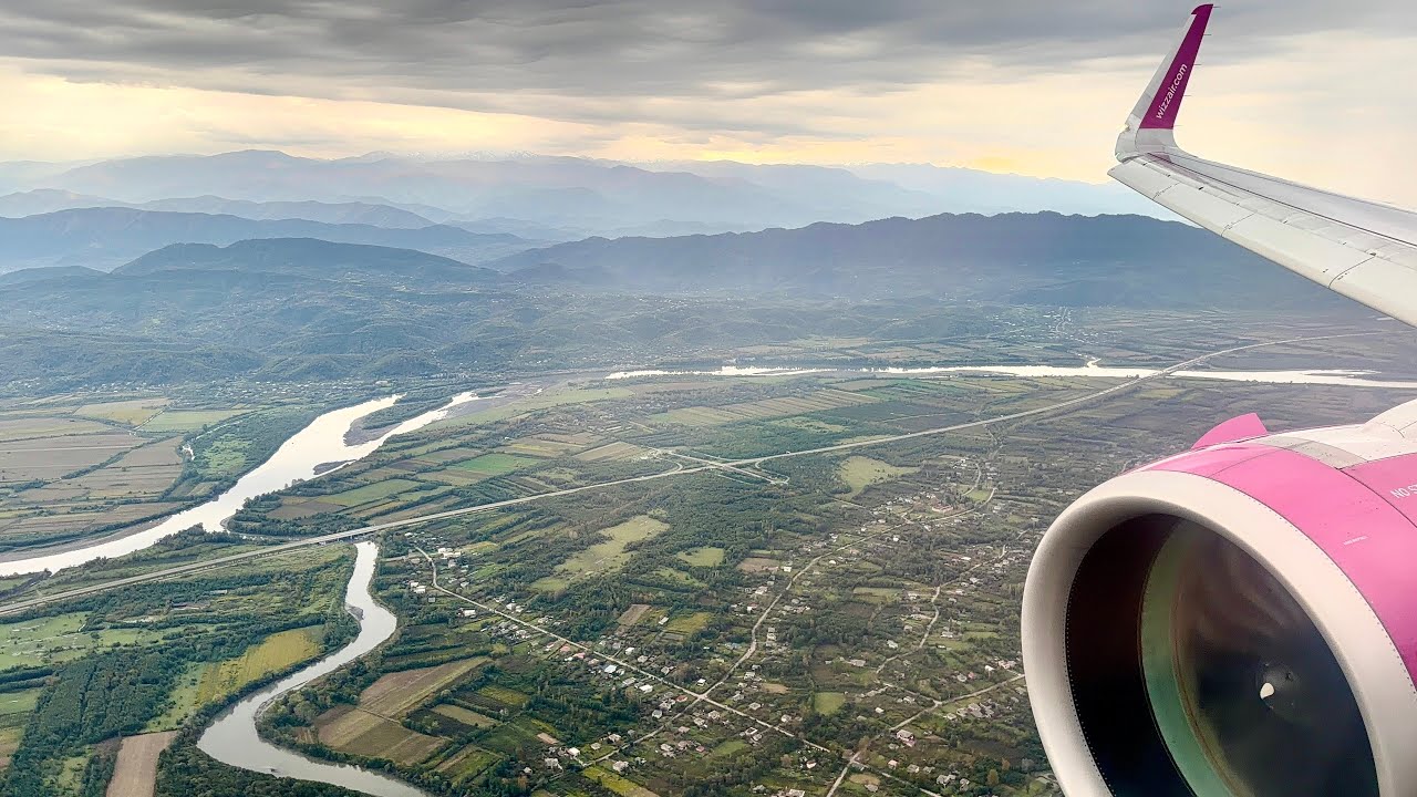🛬 Rainy Arrival into Kutaisi Airport, Wizz Air Airbus A321neo 🇬🇪
