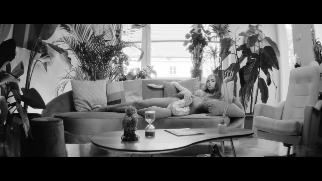 Elliot Paris - Show It To Me (Official Music Video)