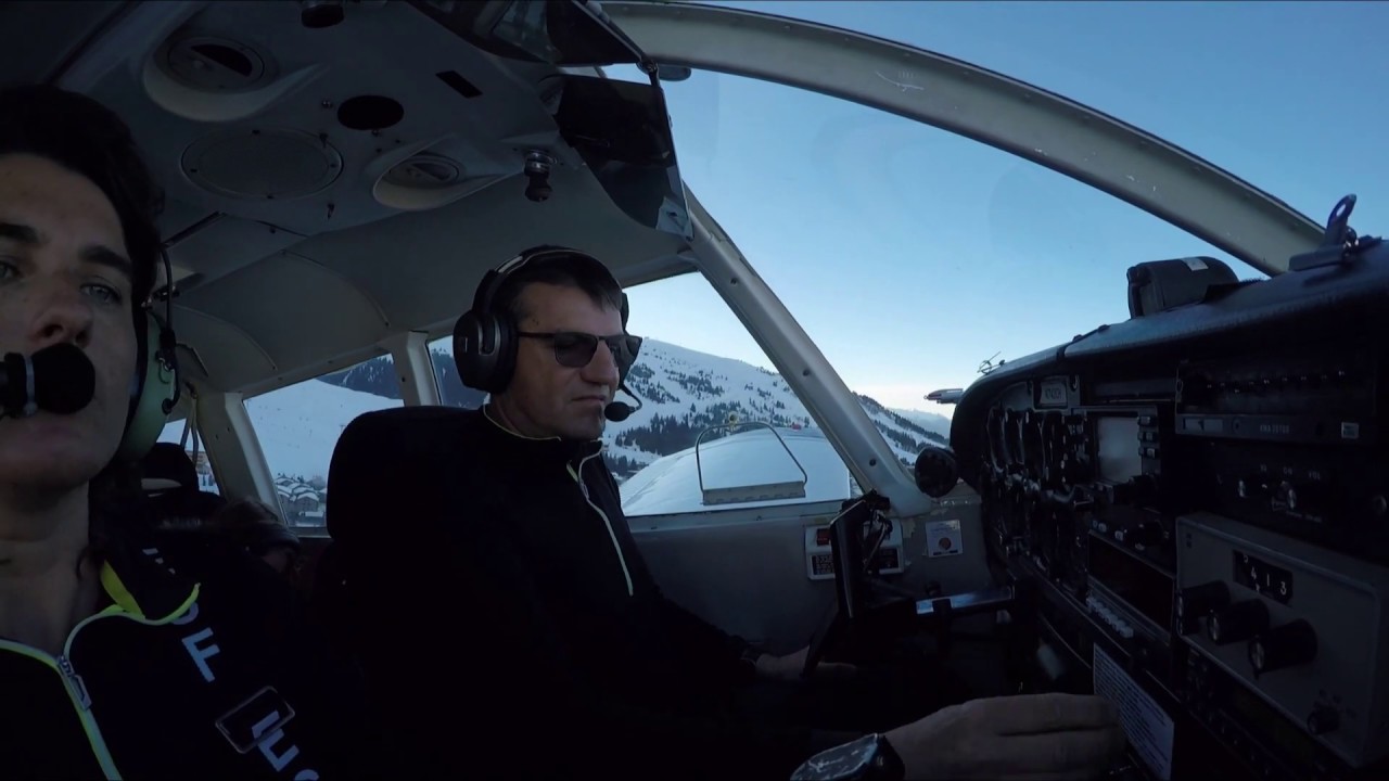 Take-off COURCHEVEL Airport. Décollage de l'altiport de COURCHEVEL LFLJ. Olivier ZAFRILLA, ZAF AERO