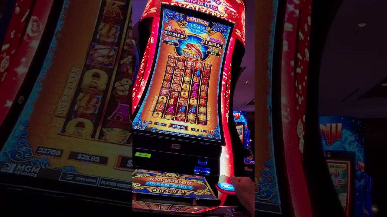 Omg !! Dream bonus huge win !! On a tiny bet dancing drums revolution 