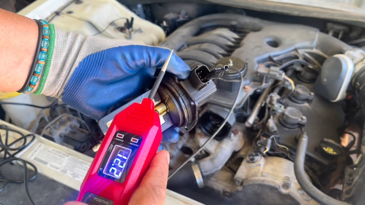2007 Chrysler 300 3.5L Cambio de válvula de control de aire hacia el motor.