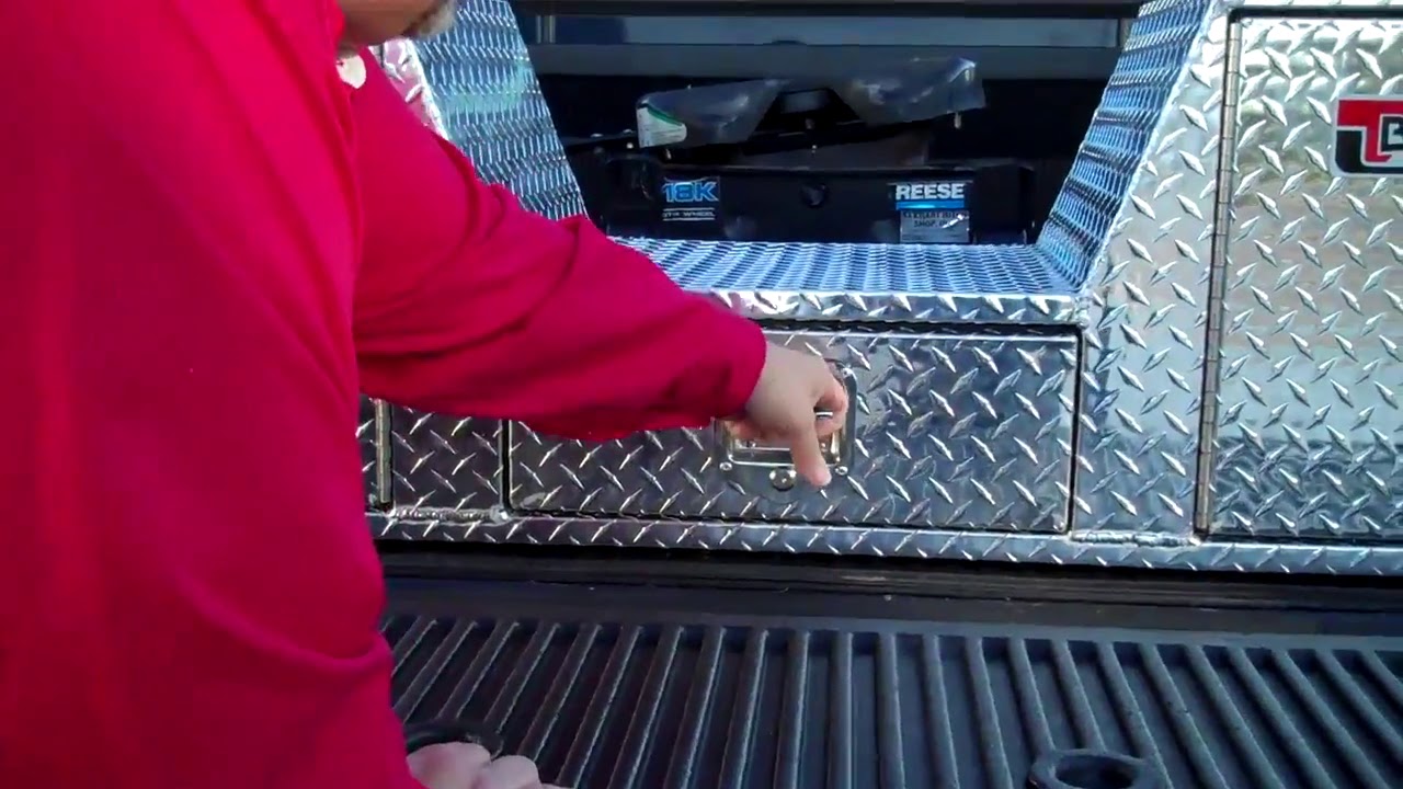 Brute RB257D Goosneck Tailgate Tool Box