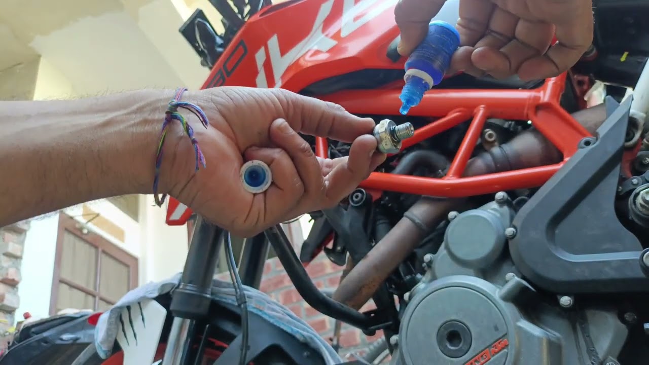 How to change oil pressure switch of KTM Duke 390 2nd generation #ktm#duke #oilpressure #switch#390