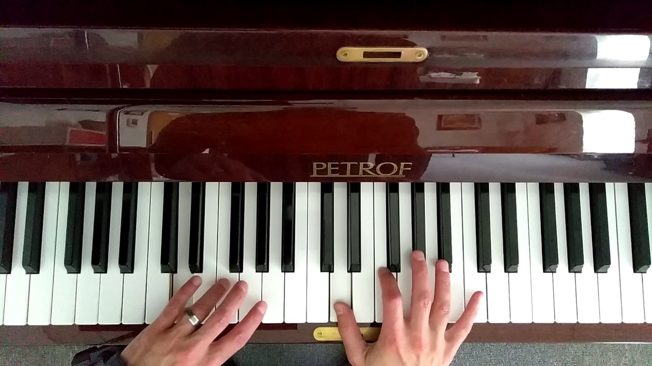 The B flat Major Arpeggio - How to play - piano tutorial