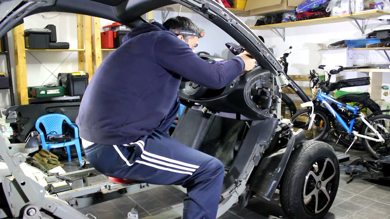 Twizy complete disassembly and rebuild part 3 .... English