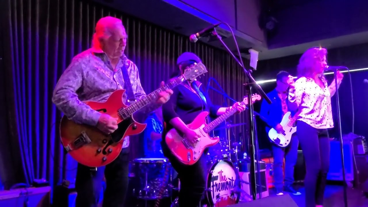 Cry To Me / The Mercedes Moore Band feat. Laura Chavez