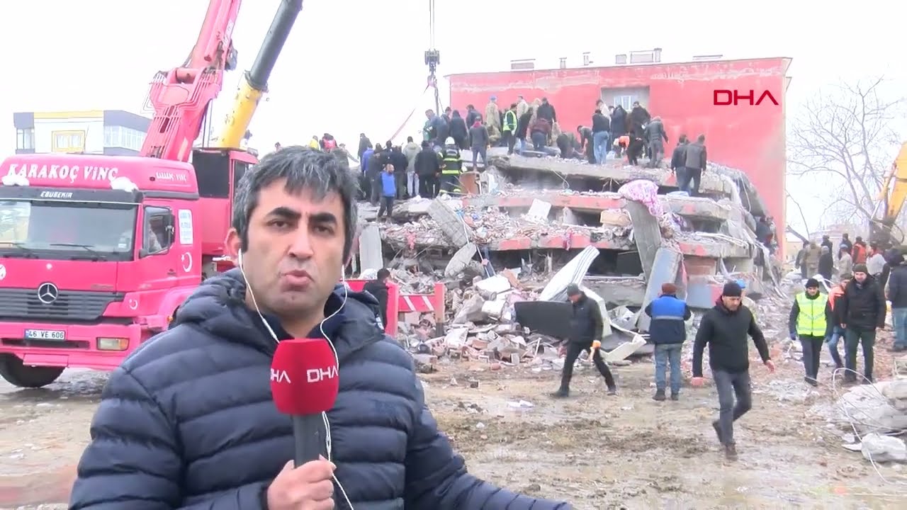 DHA muhabiri canlı yayında deprem e yakalandı/earthquake caught on live broadcast #haber #news
