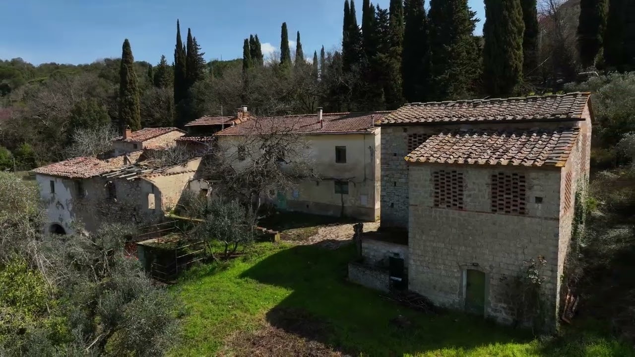 Complesso da ristrutturare a Mercatale | Complex to be renovated in Mercatale