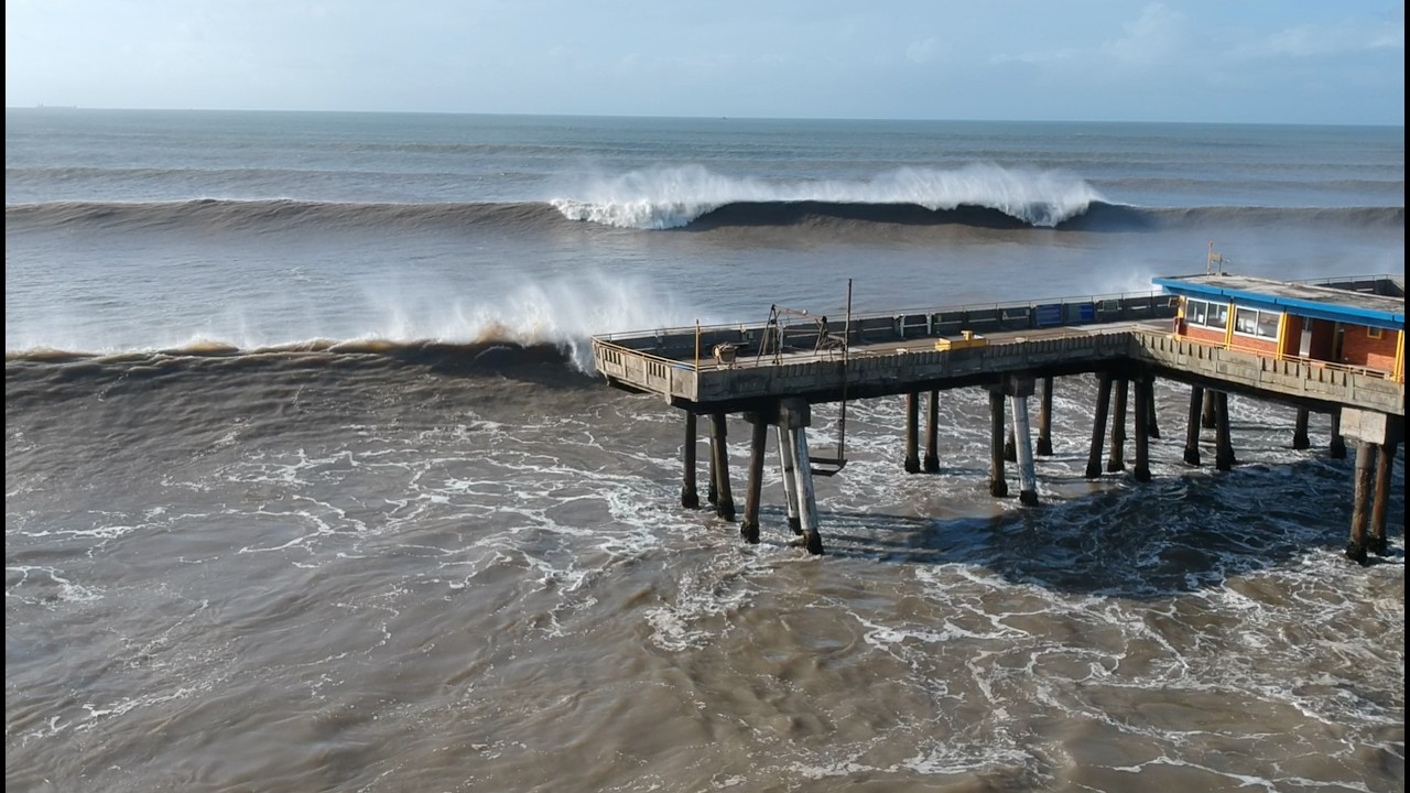 Ondas de 2m ap&oacute;s passagem de ciclone no sul do Brasil - Tramanda&iacute; RS