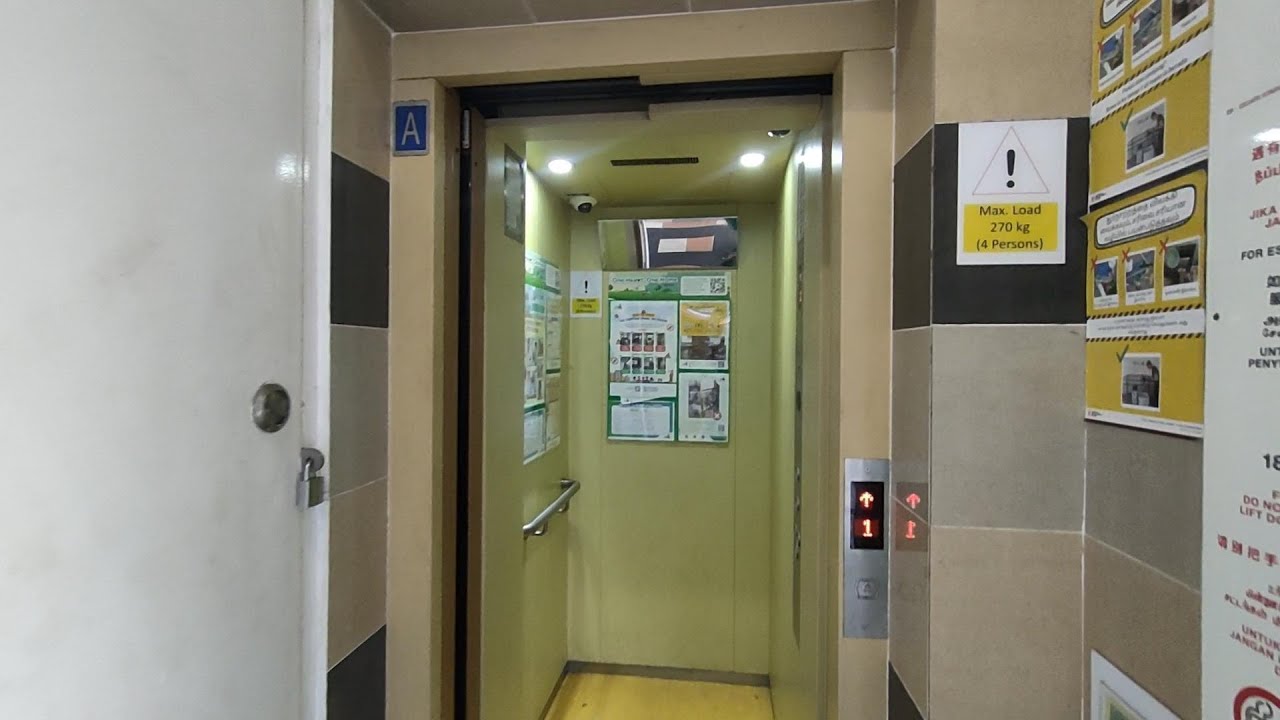 [First time riding a home elevator] Block 407 Ang Mo Kio EM Lift A