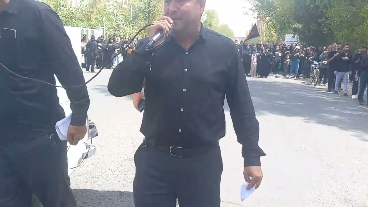 حرکت دسته عزاداری مسجد کاووسیه سال 1404 صبح عاشورای حسینی مسیر کفش ملی به‌سمت امام زاده حضرتین
