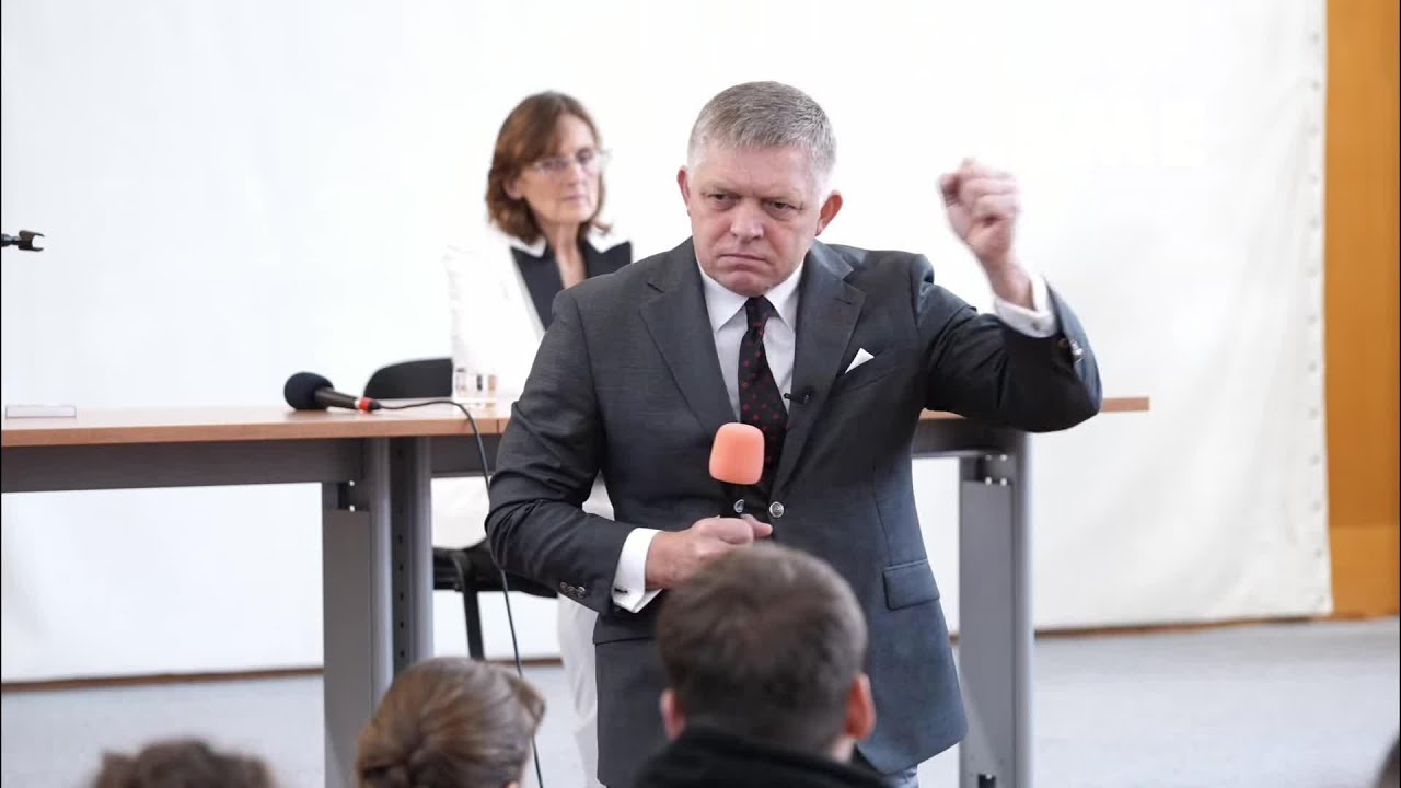 Štrngajte jak v novembri, hovoril Fico počas protestného odchodu študentov.