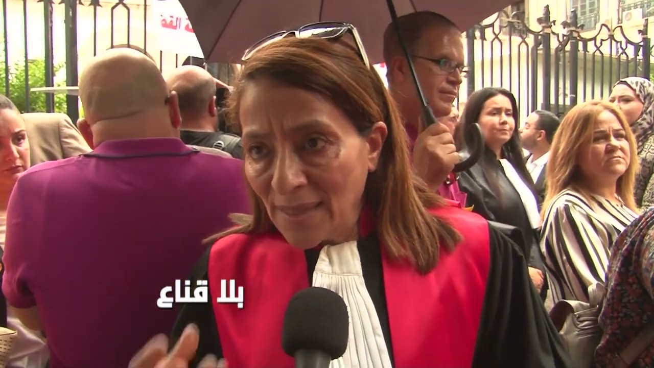 عام على عزل سبعة وخمسين  قاضيا.. قضاة في تونس يحتجون على قيس سعيّد