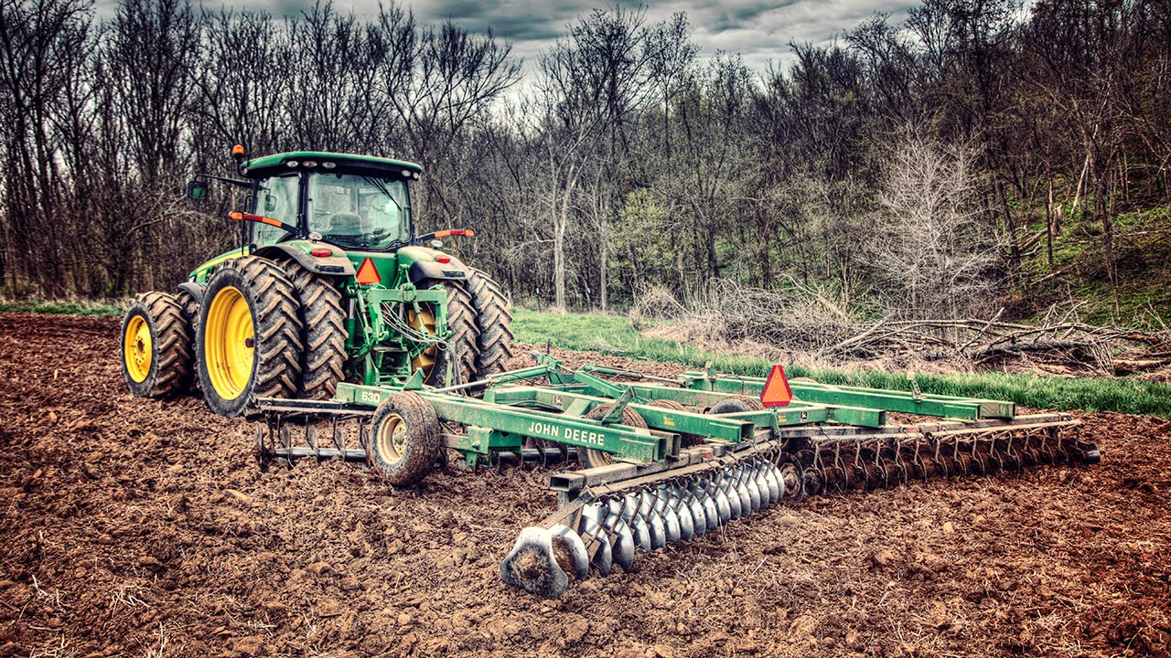 How To Operate A Tractor - John Deere 8235R - iTEC (Intelligent Total Equipment Control)