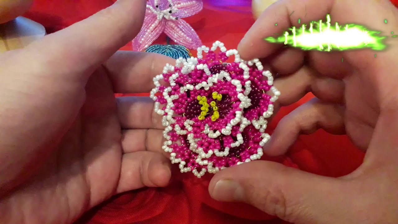 Как сделать цветок фиалки из бисера. How to make a violet flower from beads.