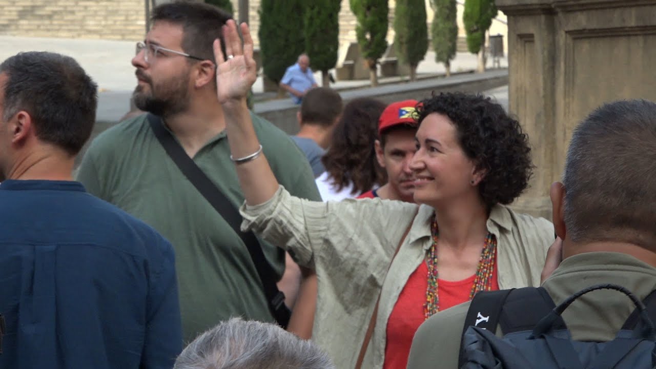 Marta Rovira, rebuda a la plaça de la Catedral de Vic