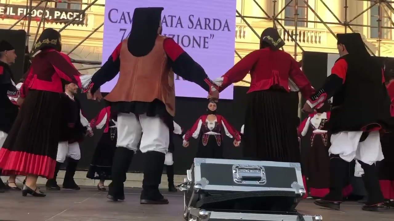 Gruppo folk  Ortobene ballu antigu acc sotziu tenore nugoresu Cavalcata 2025  Sassari