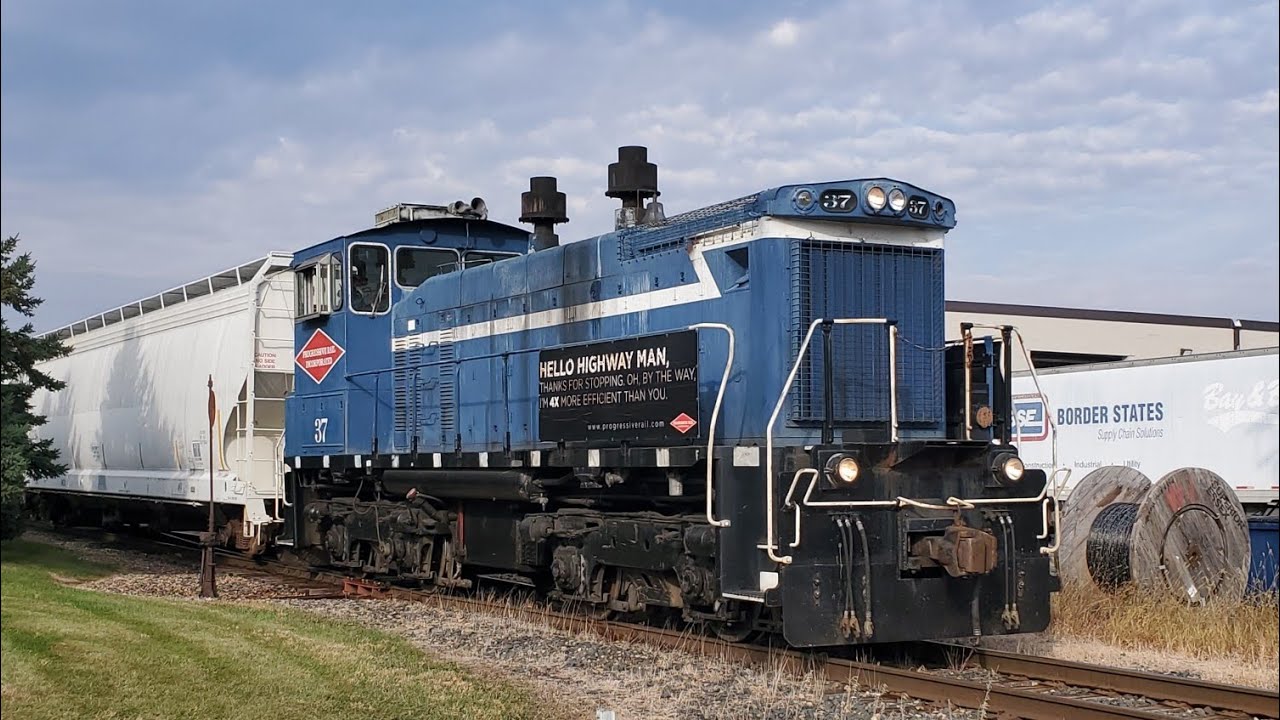 Progressive Rail #37 Switching in Lakeville - Slow Action