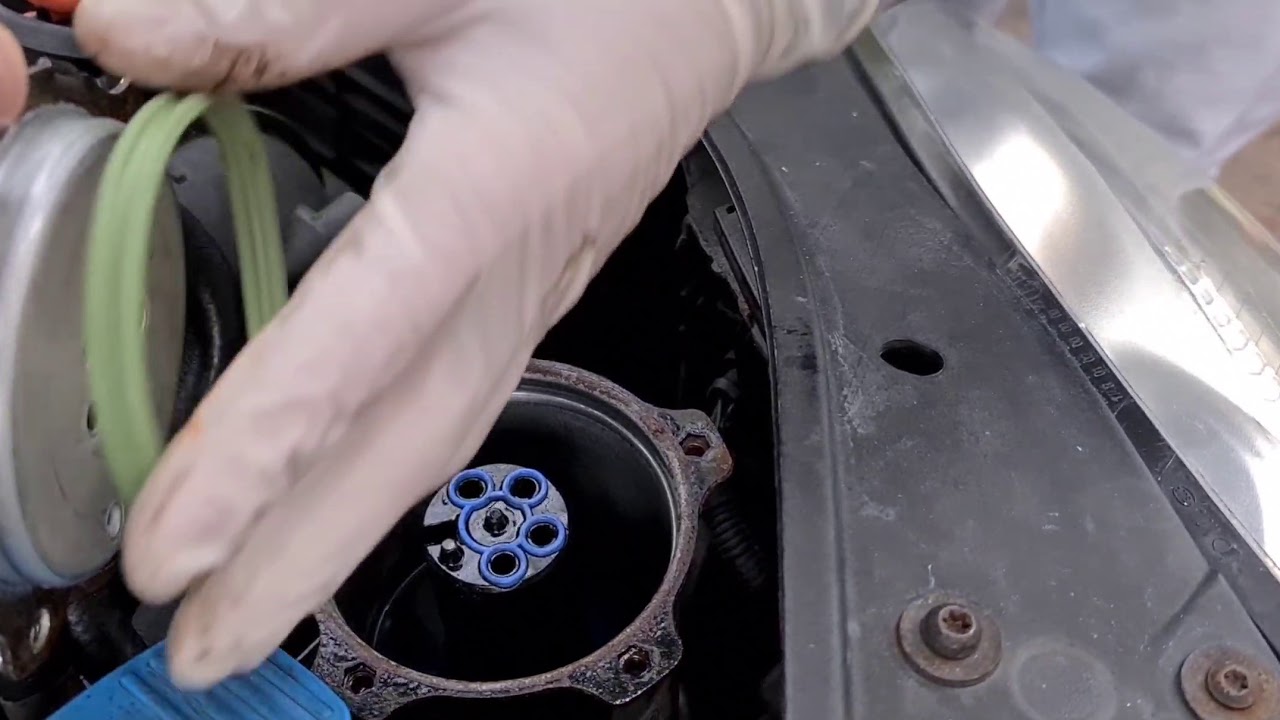 how to change fuel filter golf 5 2.0 tdi ( schimbare filtru motorină golf 5 -2.0 tdi )