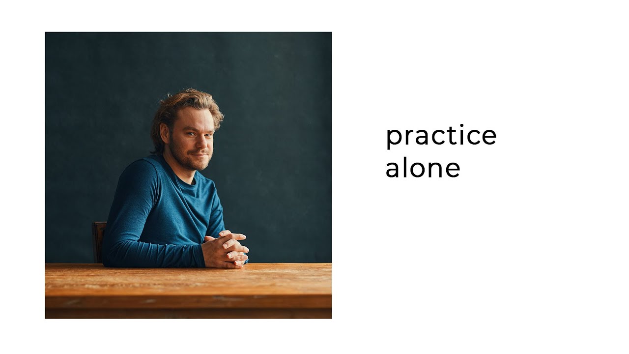 How (and why) I practice my studio photography (alone)