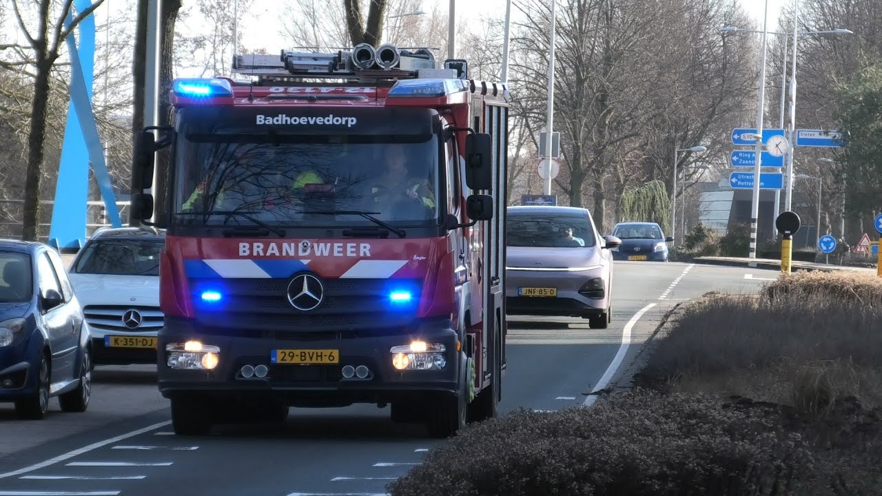 P1 Brandweer Badhoevedorp TS 12-4130 naar gaslucht Baden Powellweg Amsterdam-Osdorp