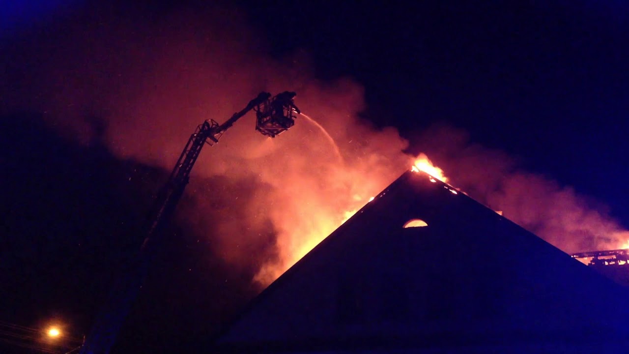 Pożar starej szkoły podstawowej w Broku 07.11.2017