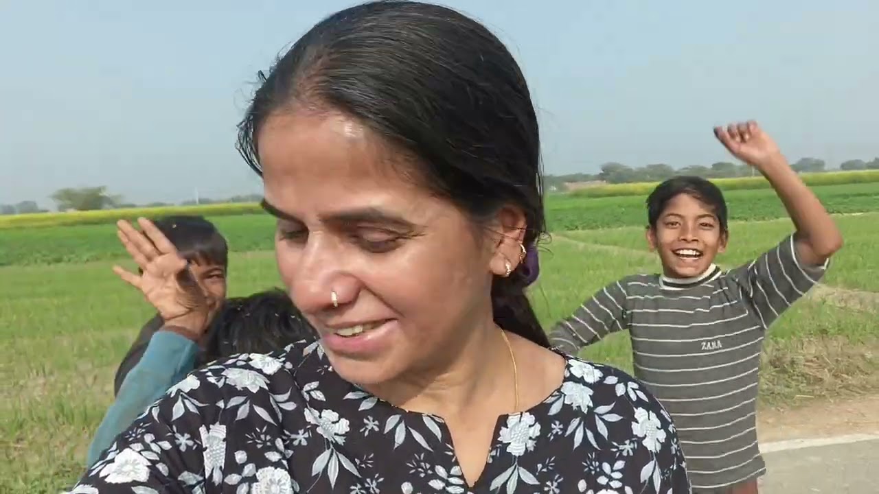 हम लोग सरसों के खेत में मस्ती करने गए थे
