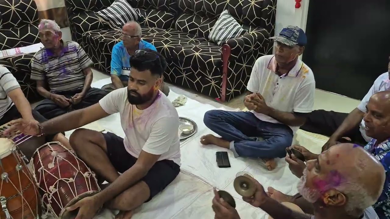 Holi chutkula by Mr Suresh Chand, Vishwa Joti Ramayan Faag Mandlali, Drasa,  Lautoka 