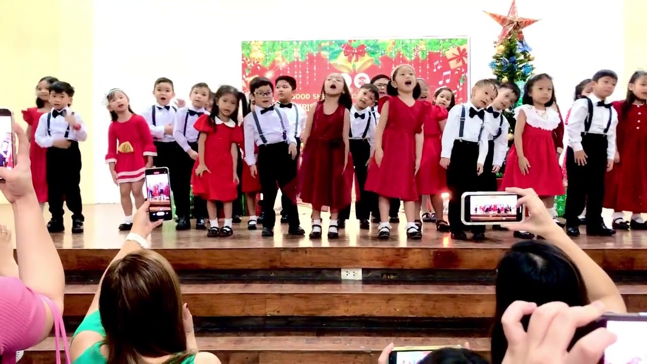 Kinder Christmas presentation (2023)
